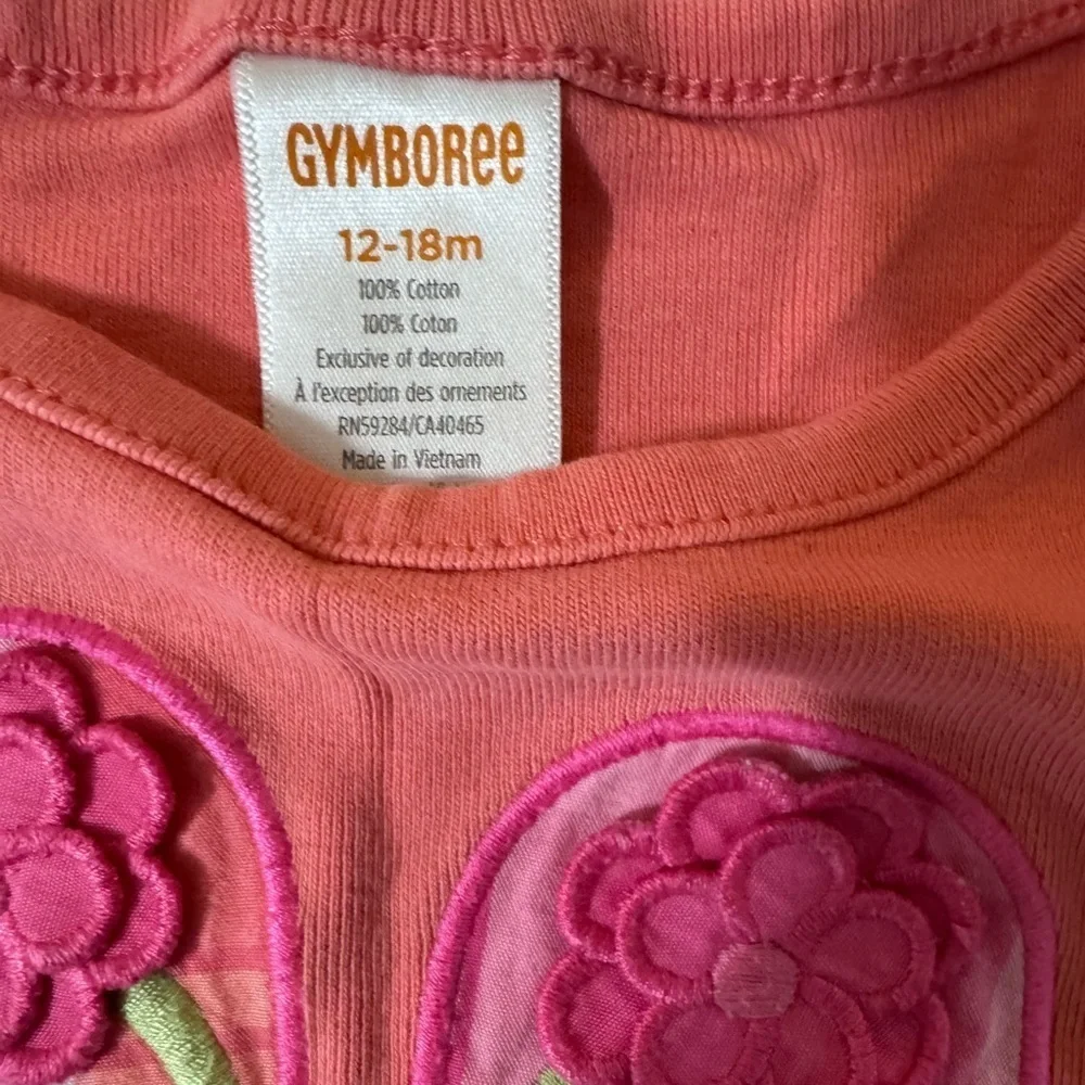 Girl's Gymboree top with flip Flop design. 12/18 k149